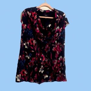 Sleeveless cow neck blouse